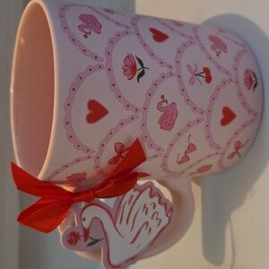 NWT Juliet Meeks Valentine's Day Hearts Swans Bows Sunglasses Pink Mug
